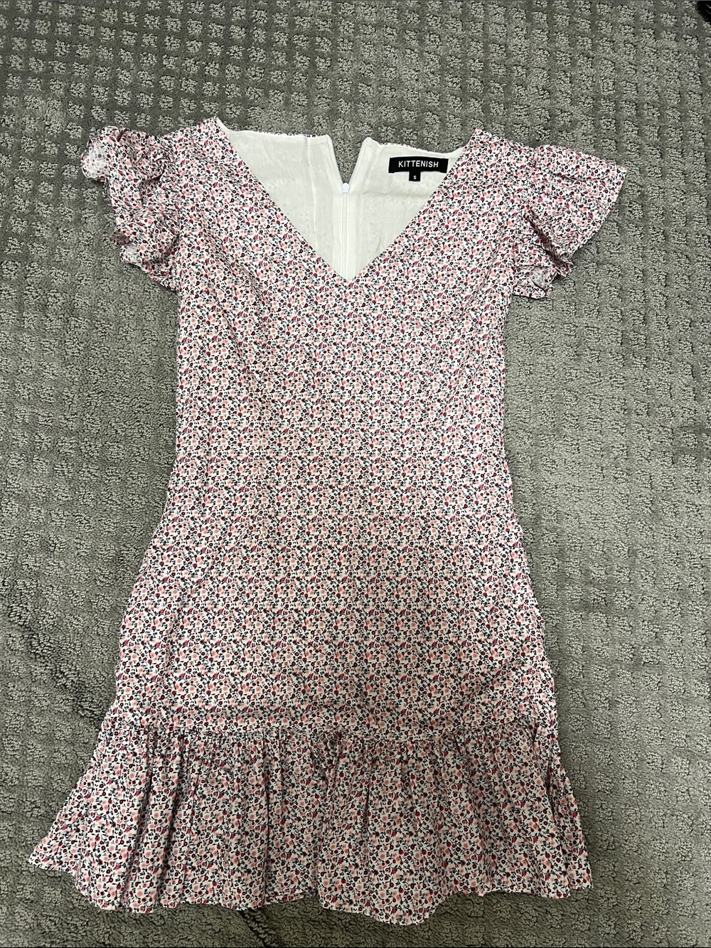 Kittenish Pink and White Floral V-Neck Ruffle Mini Dress